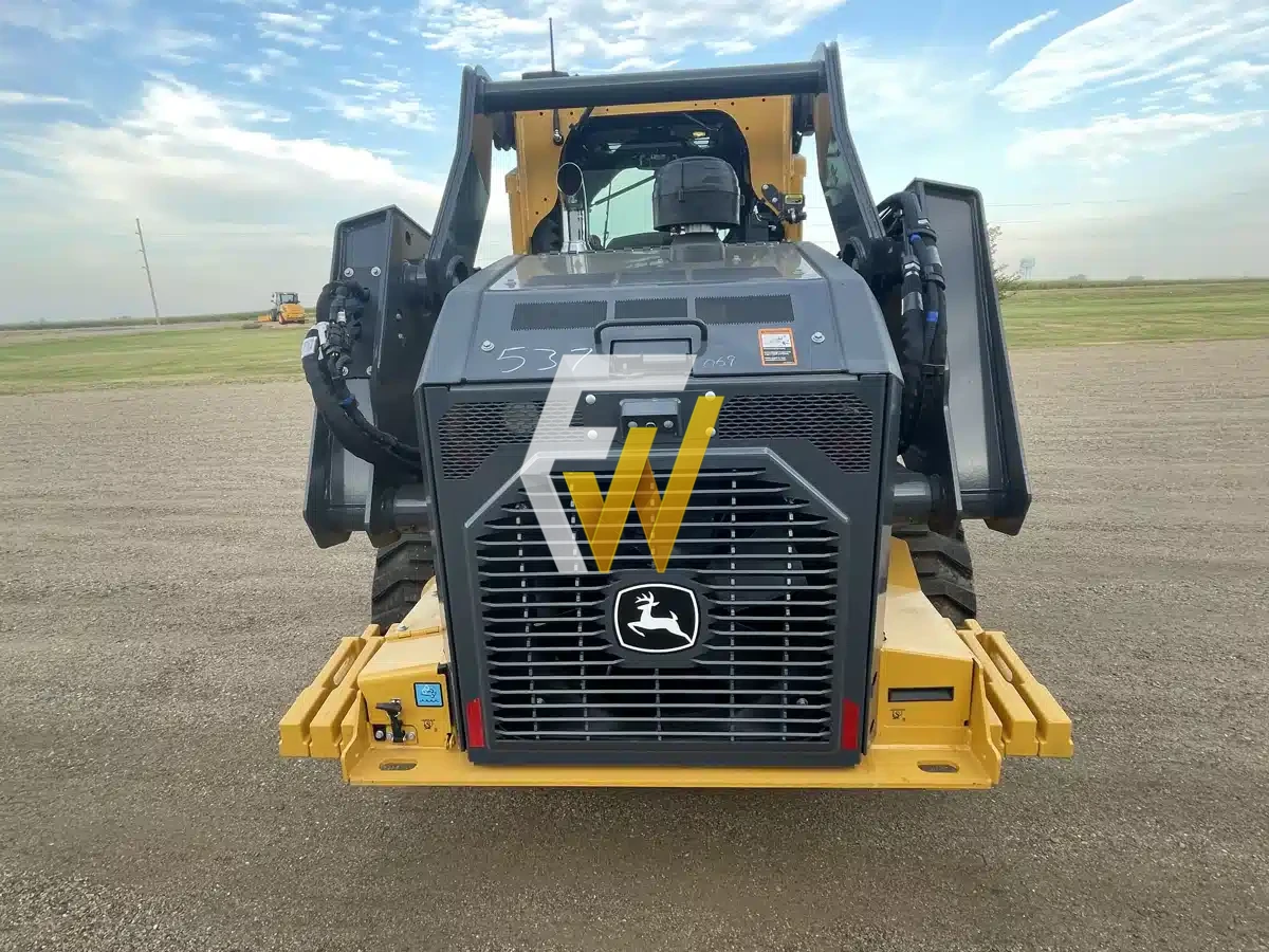 John Deere 330 P-Tier Skid Steer Loader - Image 5